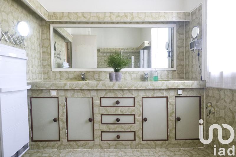 Maison - 219 m² - 9 pièces