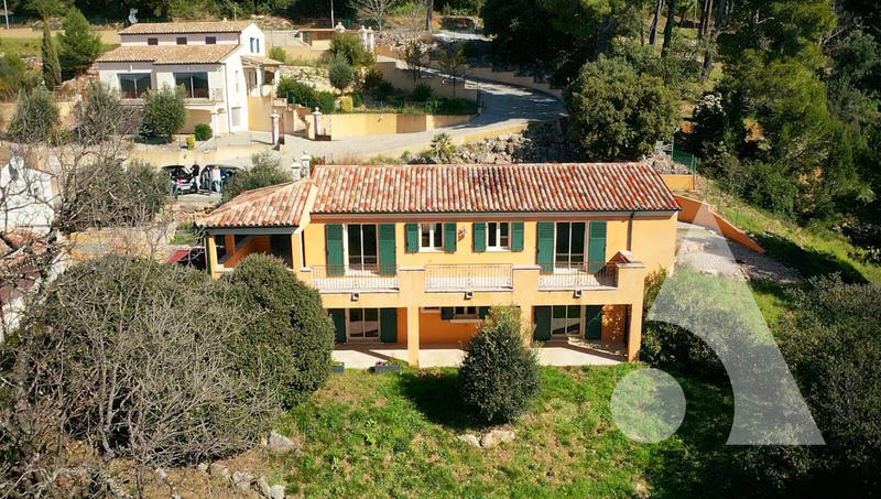 Villa - 205 m² - 5 pièces