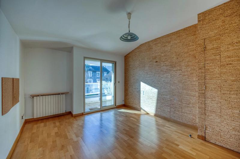 Maison - 207 m² - 8 pièces