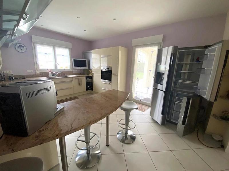 Propriété - 240 m² - 6 pièces