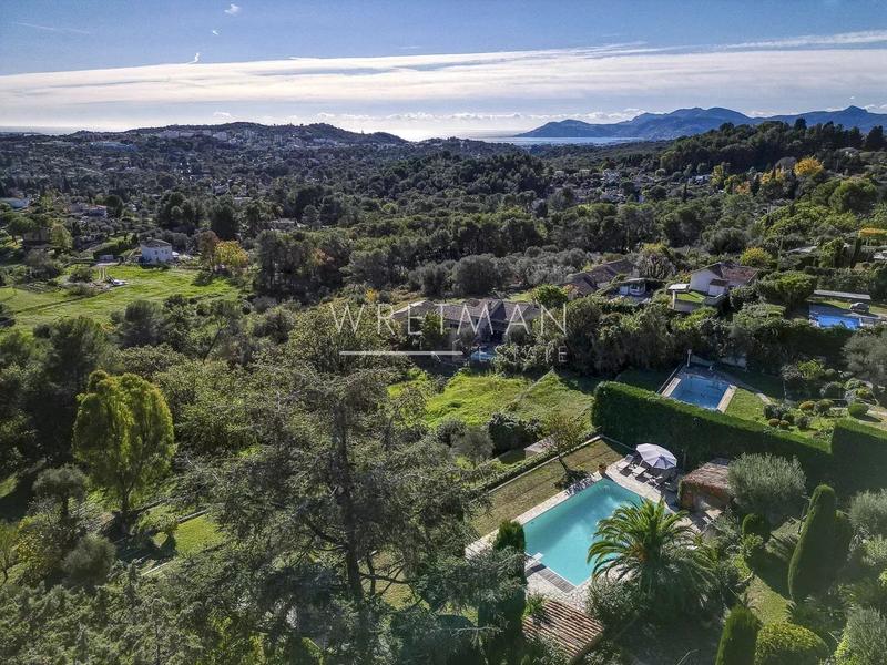 Immeuble mixte - 826 m²