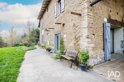 Maison - 239 m² - 8 pièces