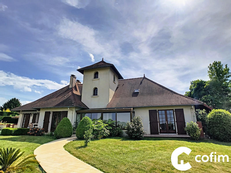 Maison - 258 m² - 12 pièces