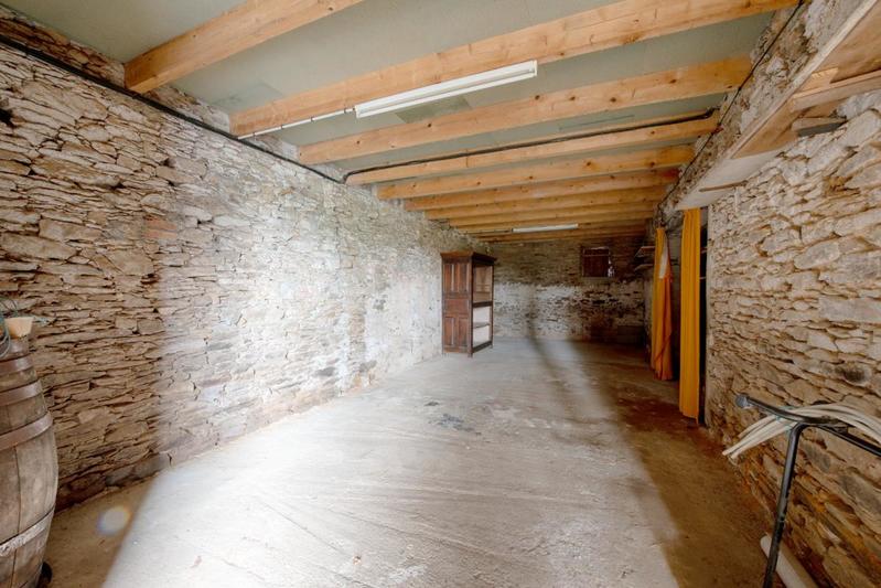 Propriété - 222 m² - 8 pièces