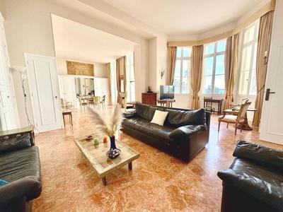 Appartement - 140 m² - 6 pièces