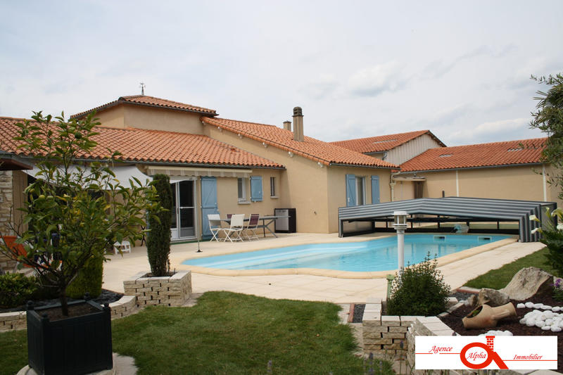 Maison traditionnelle - 169 m² - 6 pièces