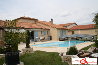 Maison traditionnelle - 169 m² - 6 pièces