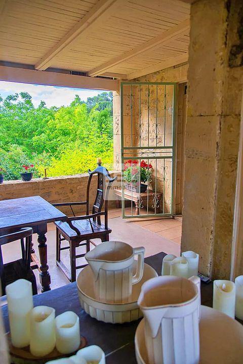 Mas - 571 m² - 24 pièces