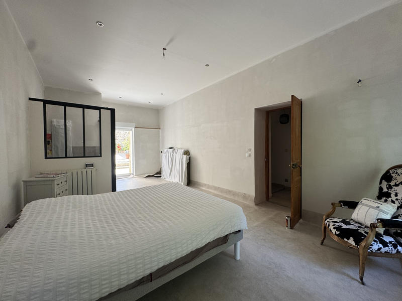 Maison - 325 m² - 11 pièces