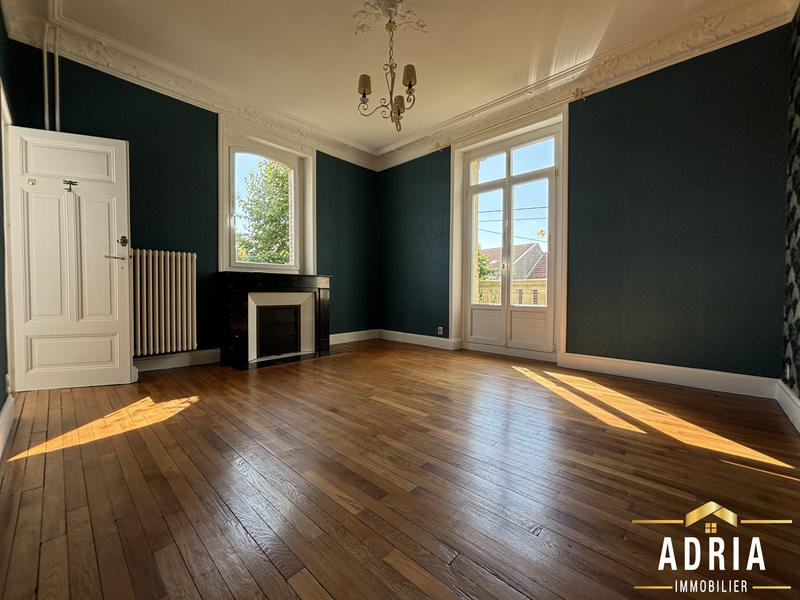 Maison - 323 m² - 10 pièces