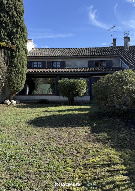 Maison - 238 m² - 6 pièces