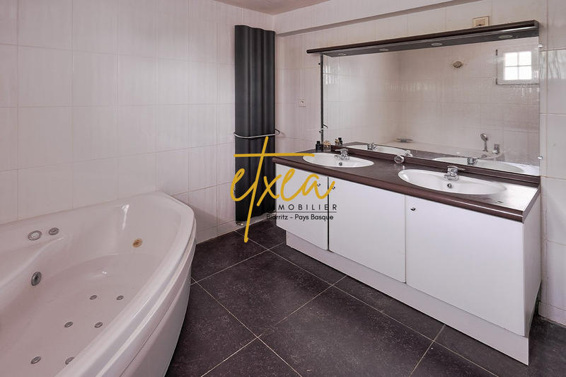 Maison - 163 m² - 6 pièces