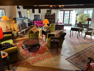 Maison - 300 m² - 6 pièces