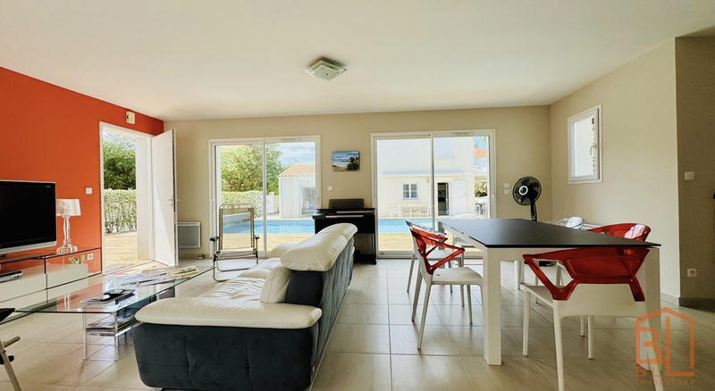 Maison traditionnelle - 274 m² - 11 pièces