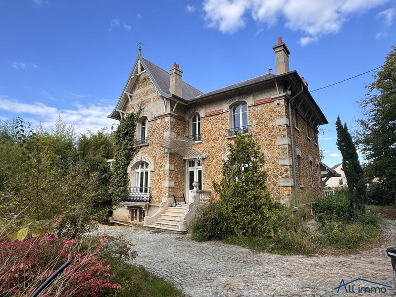Maison - 280 m² - 7 pièces