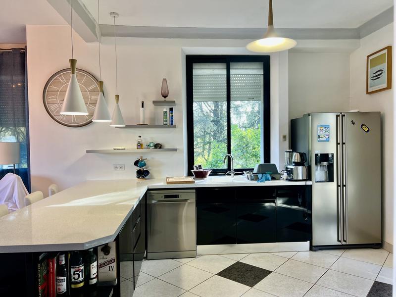 Maison traditionnelle - 220 m² - 6 pièces