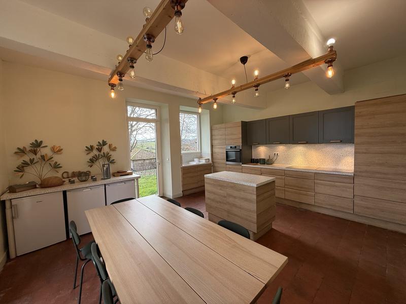 Maison - 397 m² - 14 pièces