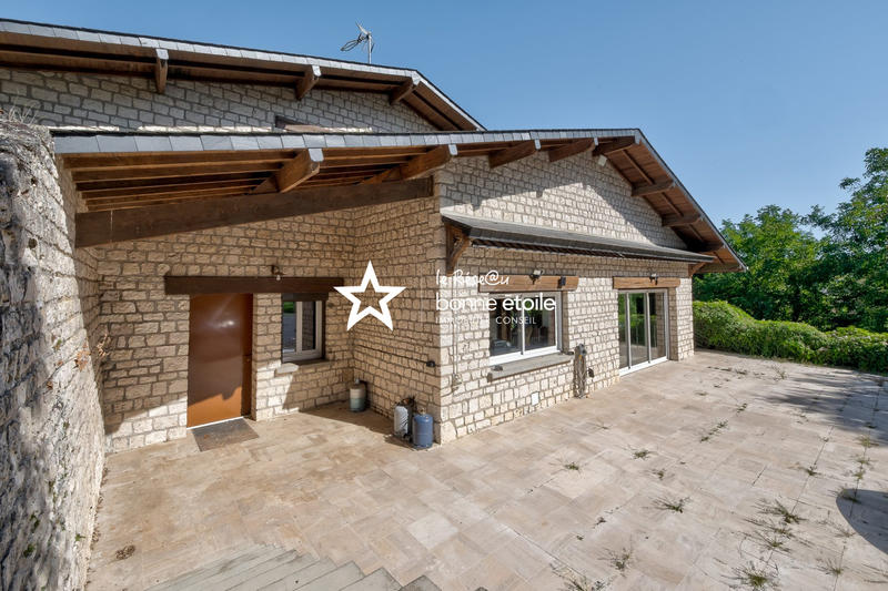 Maison - 215 m² - 7 pièces