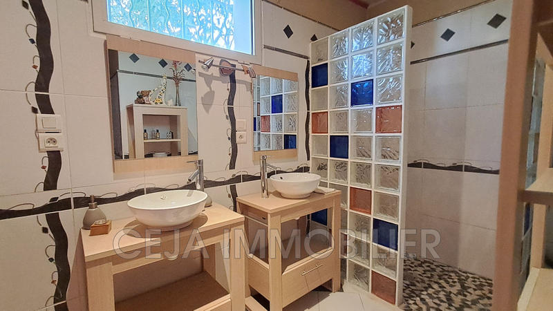 Maison - 223 m² - 8 pièces