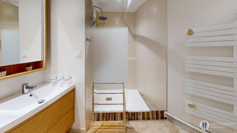 Appartement - 100 m² - 5 pièces