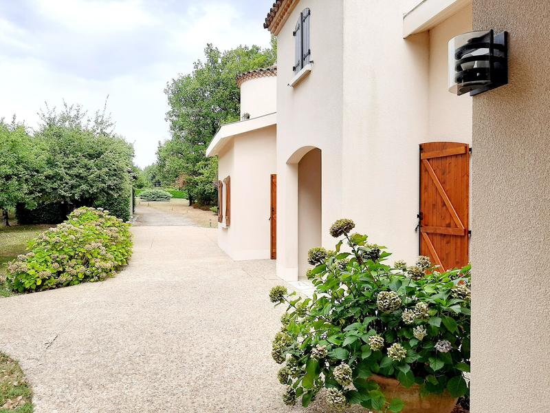 Villa - 185 m² - 6 pièces