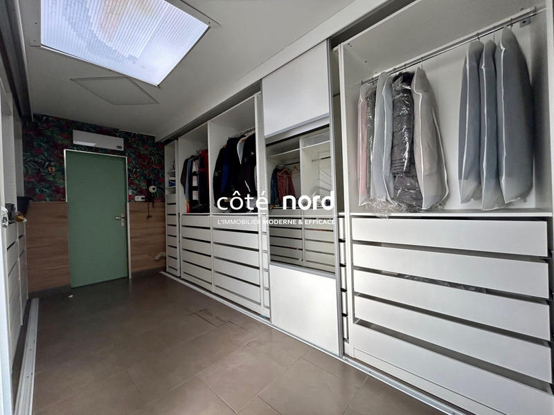 Maison - 248 m² - 8 pièces