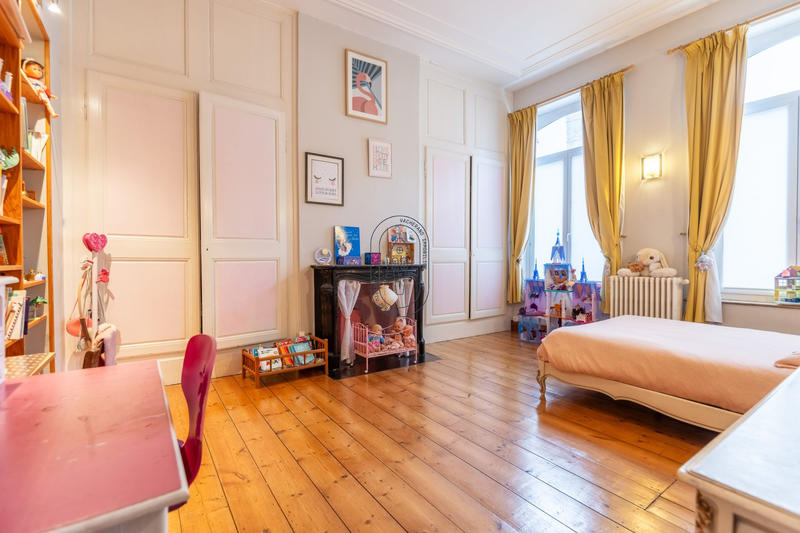 Maison - 360 m² - 9 pièces