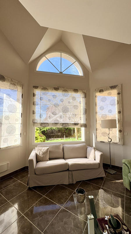 Maison - 202 m² - 11 pièces