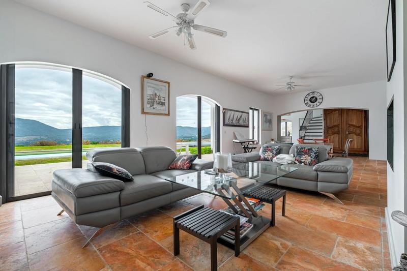 Villa - 253 m² - 8 pièces