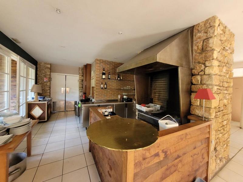 Maison - 300 m² - 11 pièces