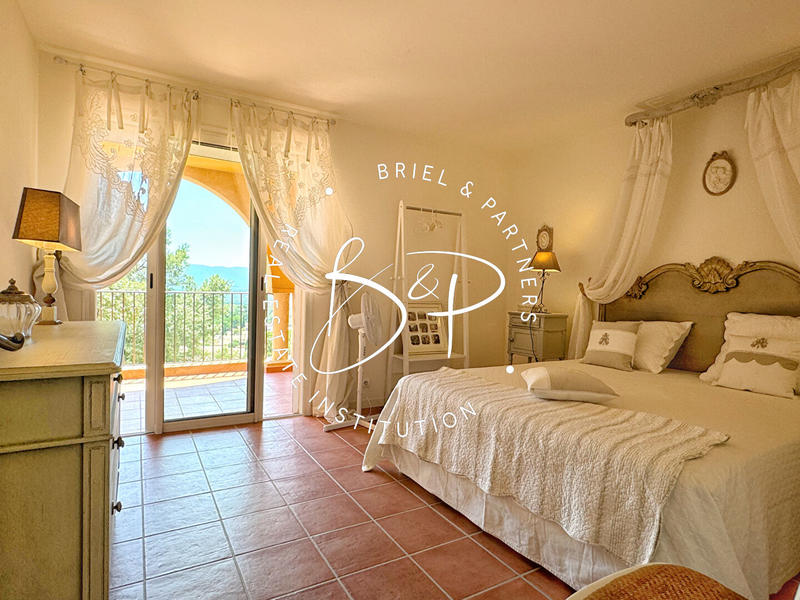 Maison - 267 m² - 8 pièces