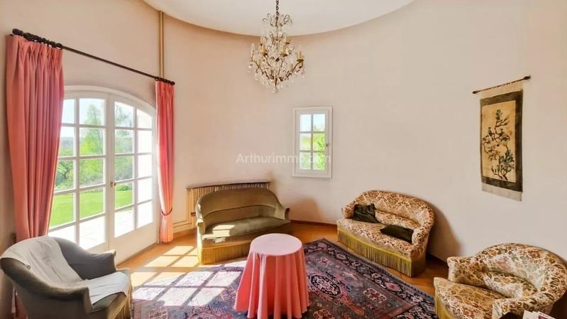 Maison - 210 m² - 9 pièces