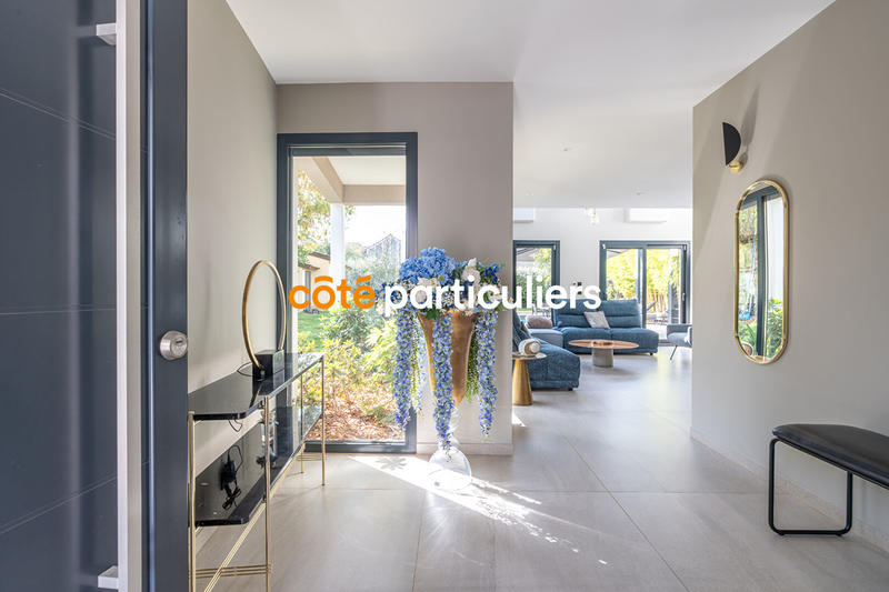 Maison - 235 m² - 8 pièces