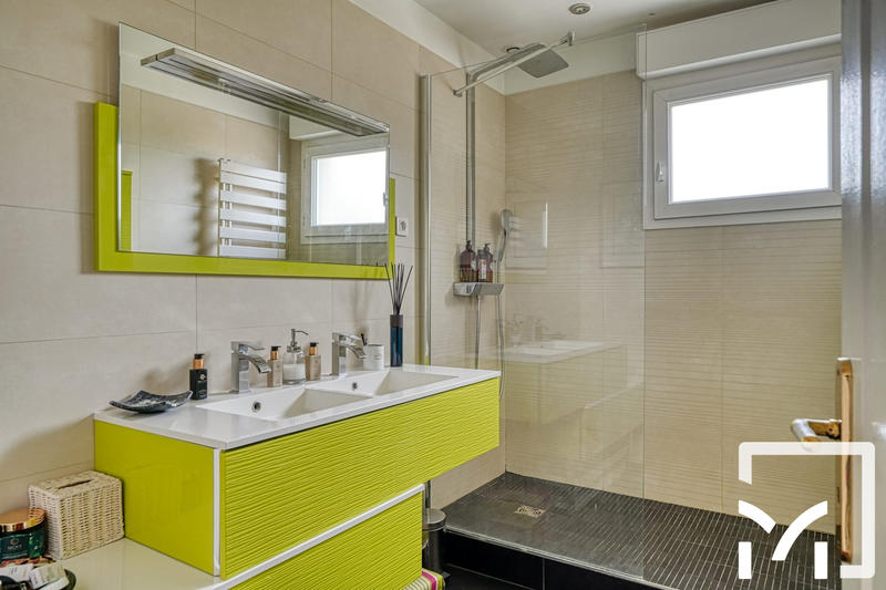 Maison - 170 m² - 8 pièces