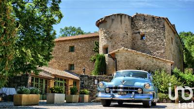 Maison - 591 m² - 12 pièces