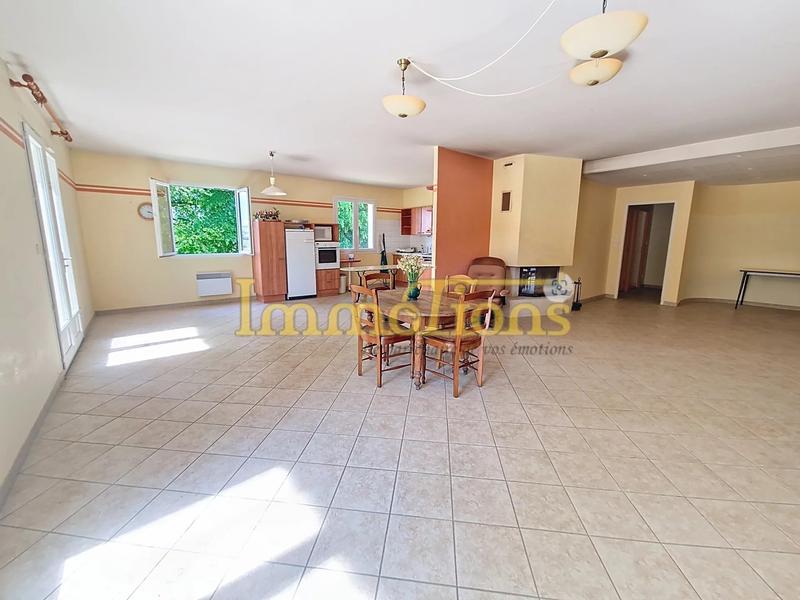 Maison - 330 m² - 9 pièces