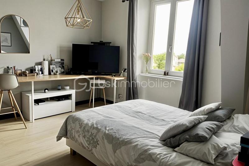 Maison - 205 m² - 9 pièces