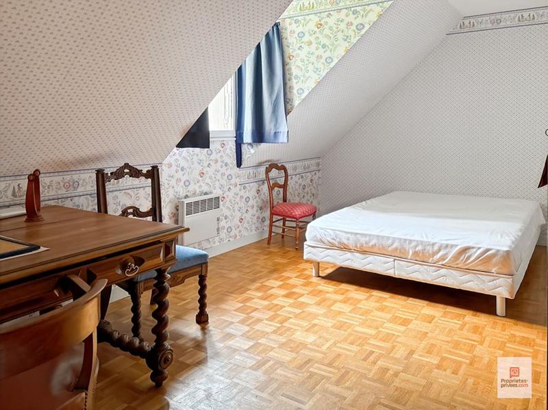 Maison - 203 m² - 8 pièces