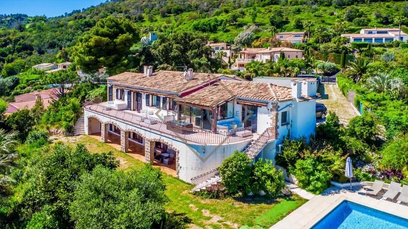 Villa - 265 m² - 8 pièces