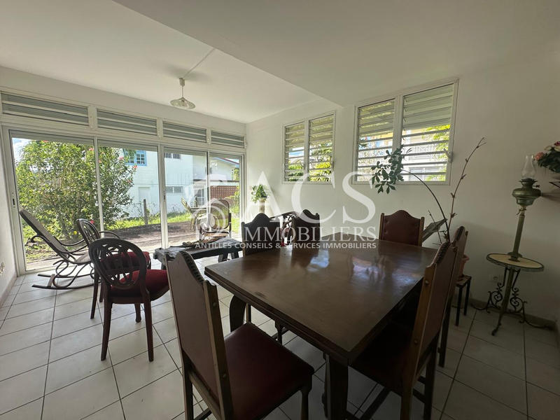 Maison - 220 m² - 6 pièces