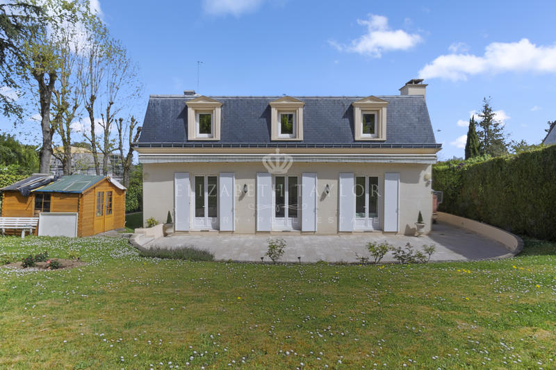 Maison - 298 m² - 10 pièces