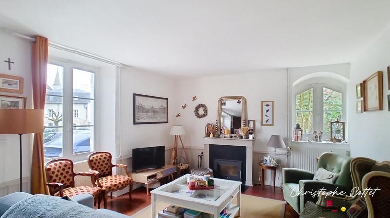 Maison - 207 m² - 8 pièces