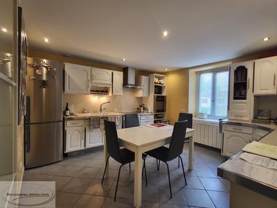 Propriété - 210 m² - 7 pièces