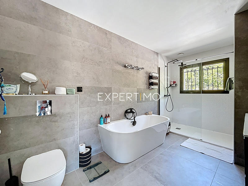 Maison - 195 m² - 6 pièces