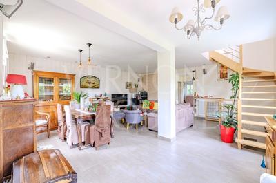 Maison - 122 m² - 5 pièces