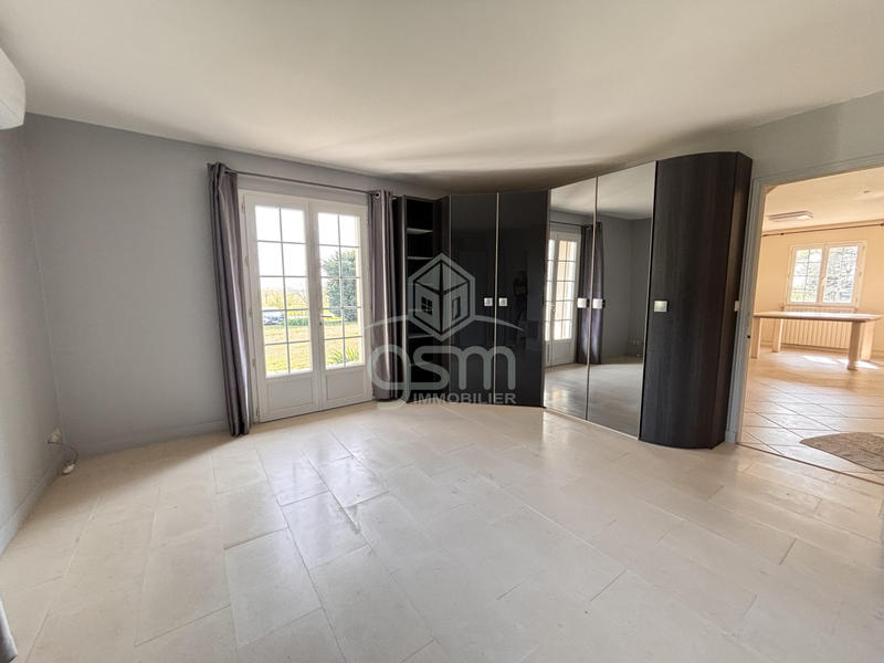 Maison traditionnelle - 225 m² - 9 pièces