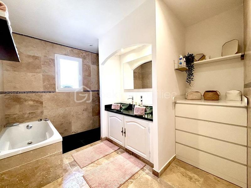 Maison traditionnelle - 103 m² - 4 pièces