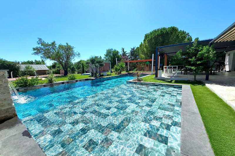 Propriété - 203 m² - 10 pièces