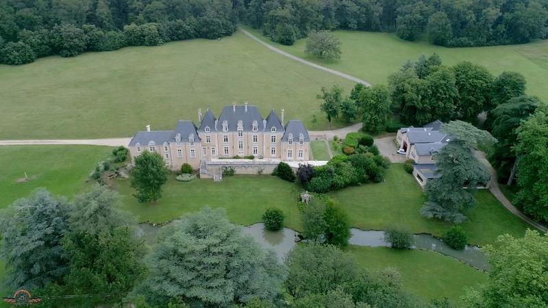 Château - 1 098 m² - 22 pièces