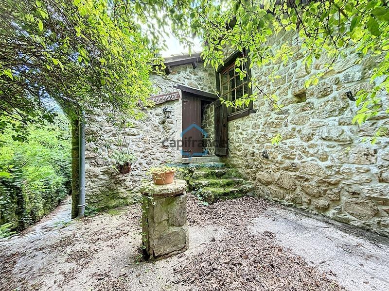 Maison - 330 m² - 10 pièces